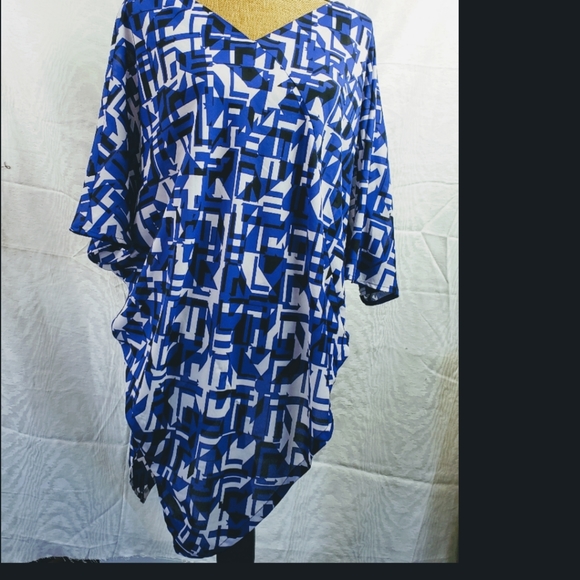 Vince Camuto Asymmetric blue  and white geometric top size L - Picture 2 of 8